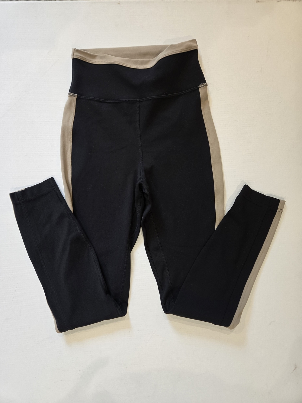 NWOT- lululemon athletica Nulu High-Rise Black & Tan Stripe 25" Legging Size 4 - Picture 6 of 11